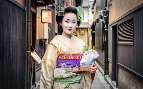 Kyoto's historic geisha district introduces no-go areas for tourists