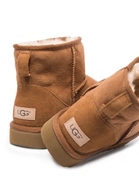 UGG 클래식 미니 II 시어링 앵클 부츠 | 전 세계 럭셔리 브랜드를 한눈에 볼 수 있는 파페치 한국까지 쉽고 빠른 배송 ...