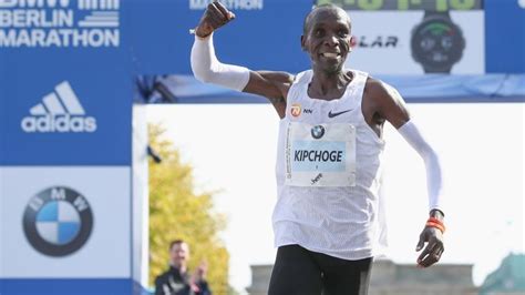 Eliud Kipchoge Clinches Record Breaking 5th Berlin Marathon Victory ...