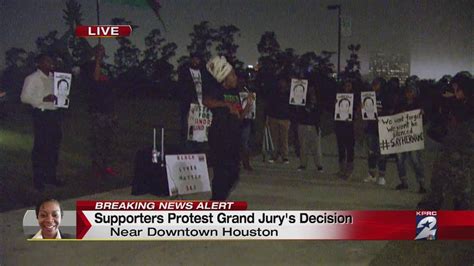 Sandra Bland supporters protest grand jury's decision - YouTube