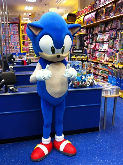 Pin en Sonic Speeds into Smyths Toys Superstores!