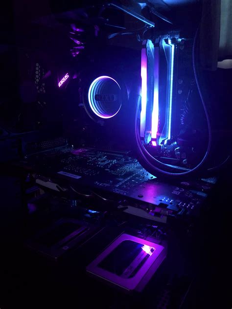 I went for a cyberpunk theme with my new PC build : pcmasterrace