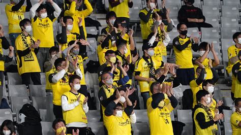 Fans at Tokyo Olympics 2020 set to be banned from cheering or 'talking ...