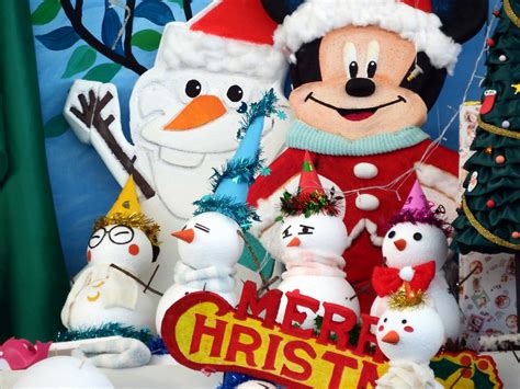 Mickey Mouse Disney Christmas Scene Free Stock Photo - Public Domain Pictures