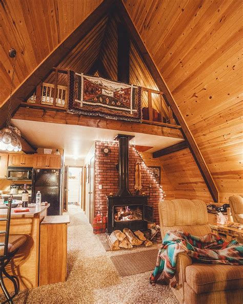 Warm, cozy A-frame : CozyPlaces