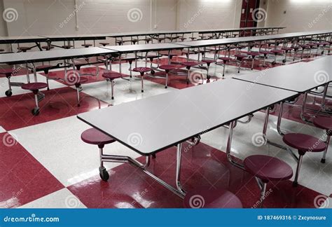 Descobrir 69+ imagem school cafeteria tables - Abzlocal.mx