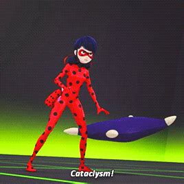 The way she yeeted away on that flying cushion XD | Cat noir, Imágenes de miraculous ladybug ...
