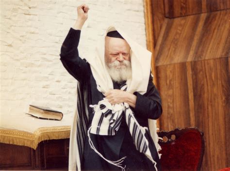 AE770 - Central Moshiach/Messiah Website | Third temple, Academic dress