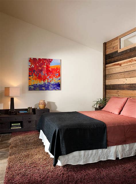 25 Awesome Bedrooms with Reclaimed Wood Walls