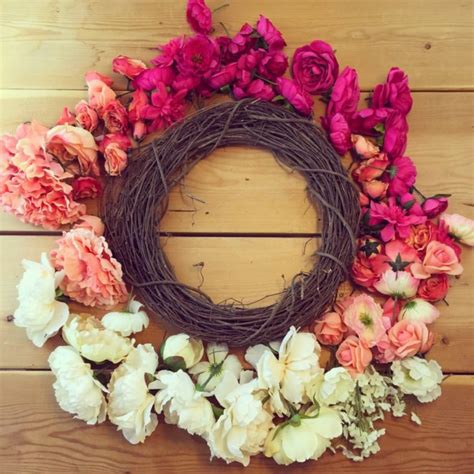 Easy To Make DIY Flower Wreath That Will Amaze Everyone - Virily