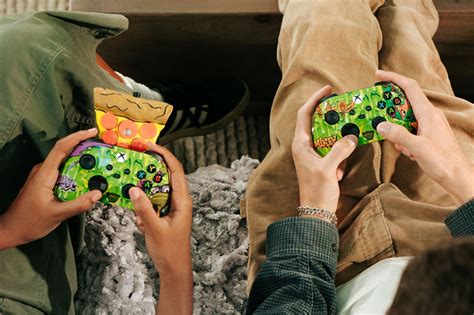 'TMNT: Mutant Mayhem' x Xbox Pizza-Scented Controllers | Hypebeast