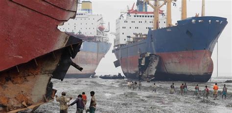 Major Blast at Alang Shipbreaking Yard Kills Five