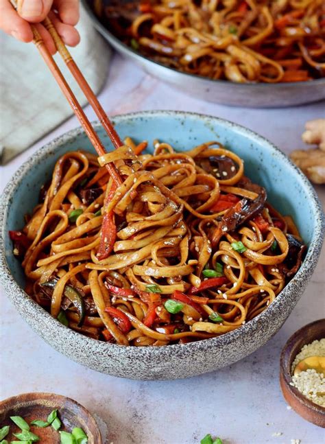 Asian Vegetable Stir-Fry Noodles | Vegan Lo Mein - Elavegan