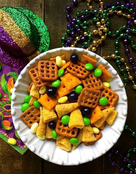 Mardi Gras Snack Mix | gritsandpinecones.com | Recipe | Mardi gras ...