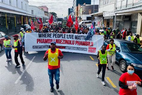 Cape Town protests: Peaceful march turns violent in City Centre [video] - Swisher Post