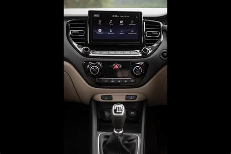 Hyundai Verna: Interior - Motoring World