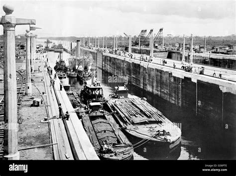 Construction of the Panama Canal nearing completion in 1913 Stock Photo: 106529038 - Alamy