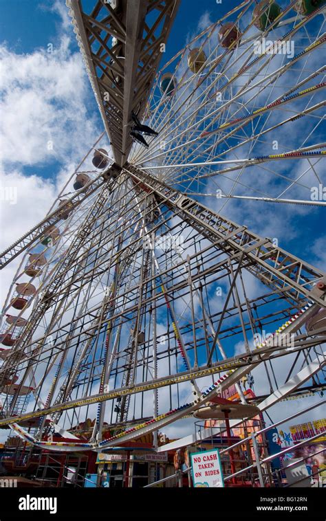 Ferris Wheel on the Central Pier, Blackpool, Lancashire, England ...