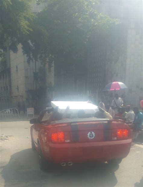 Car Without Its Usual Roof... Nothing We No Go See For Lagos! - Education - Nigeria