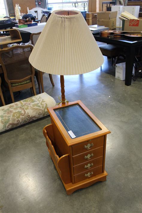 LEATHER INSERT END TABLE WITH BUILT IN LAMP - Big Valley Auction