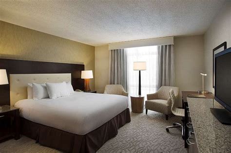 HILTON OAKLAND AIRPORT $144 ($̶1̶8̶1̶) - Updated 2022 Prices & Hotel ...