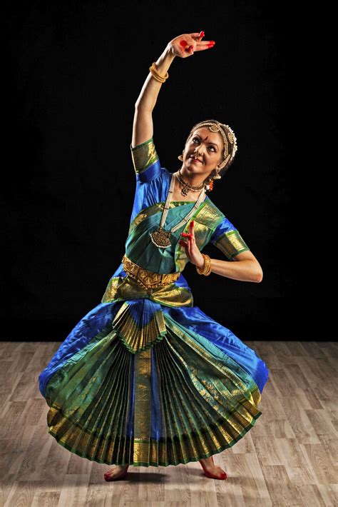 6 Classical Dances of India | Britannica.com