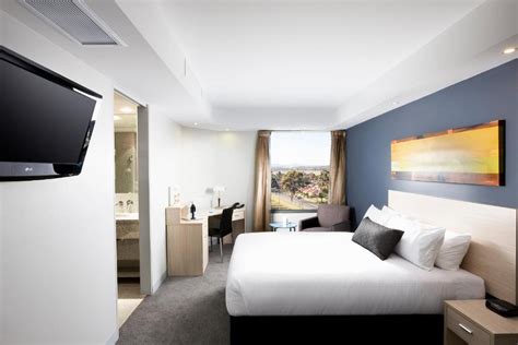 Melbourne Hotels with free airport shuttle - Book at Hotel.com.au