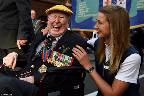 Anzac Day 2016 sees Australia come together to salute the fallen at Dawn Services | Daily Mail ...