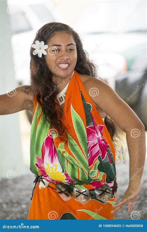 Dancer on Island in Rarotonga, Cook Islands, South Pacific Editorial ...