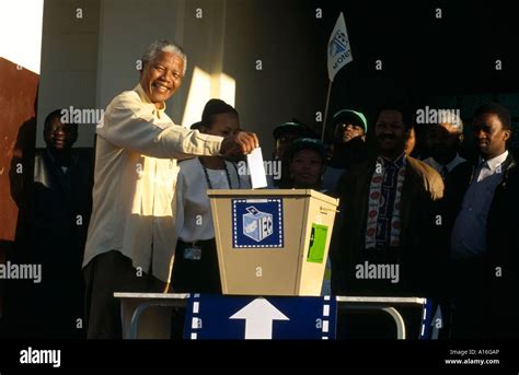 Nelson Mandela voting 1994 Stock Photo - Alamy