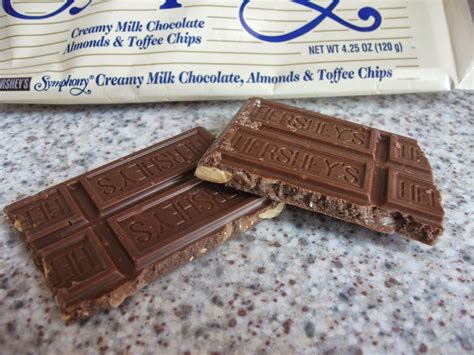 Hershey's Symphony Creamy Milk Chocolate Almonds & Toffee Chips - Review