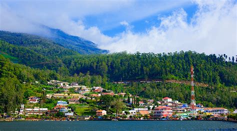 culture of indonesia: Lake Sarangan