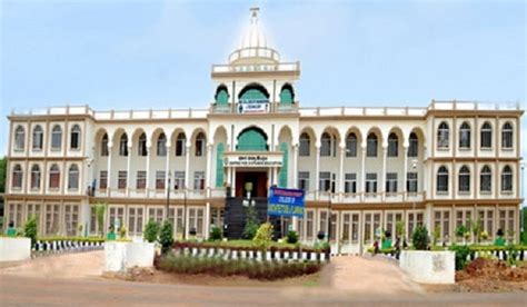 Acharya Nagarjuna University: Courses, Fees, Facilities