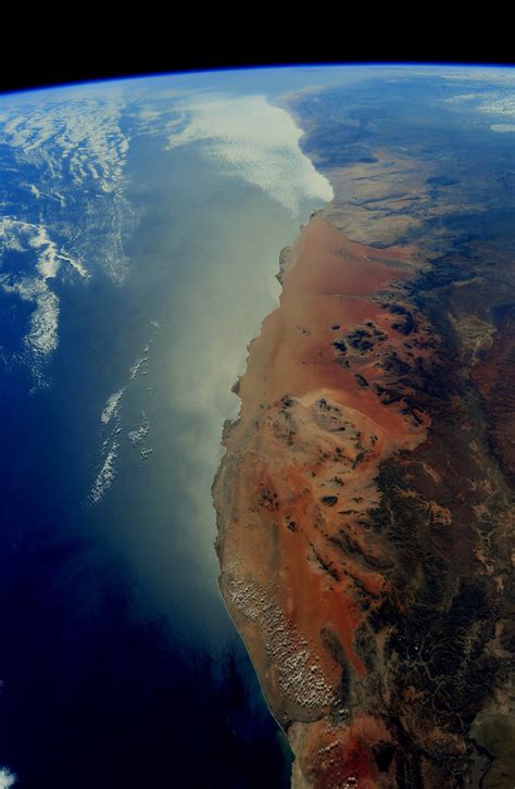 The Skeleton Coast of the Namib Desert photographed by Ricky Arnold ...