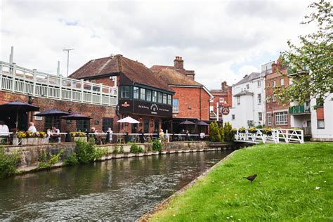 The Lock Stock & Barrel - Fuller's Pub and Restaurant in Newbury