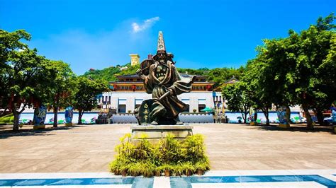 Statues in Fengdu Ghost City – chinatripedia