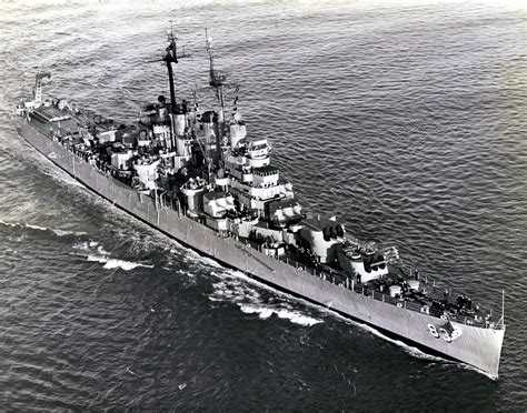 USS Manchester (CL-83), Cleveland-class cruiser, 1950s [2828x2222] : r ...