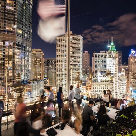 7 Chicago Rooftop Bars to Visit This Summer