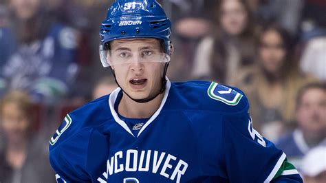 Canucks’ Troy Stecher out 4-6 weeks with knee injury