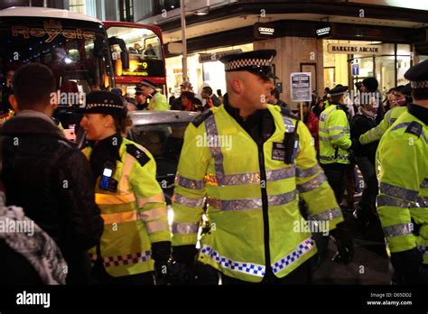 Saturday 17th November 2012, Israeli Embassy London protest. Around ...