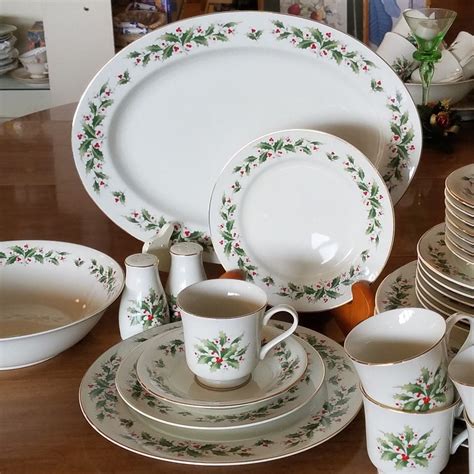 Christmas holly 36-pc holiday dinnerware for 8 plus serving pc Japan ...