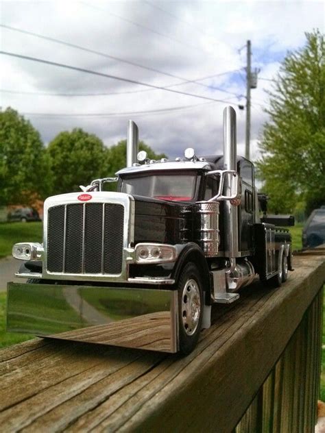 1/32 scale 389 peterbilt | Peterbilt 389, Peterbilt, Plastic model cars