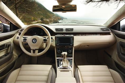 VOLKSWAGEN PASSAT - Review and photos