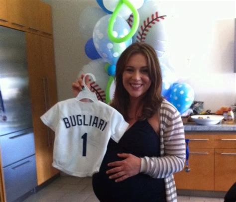 Alyssa Milano celebra su 'baby shower' en el estadio de los Dodger | Noticias - hola.com