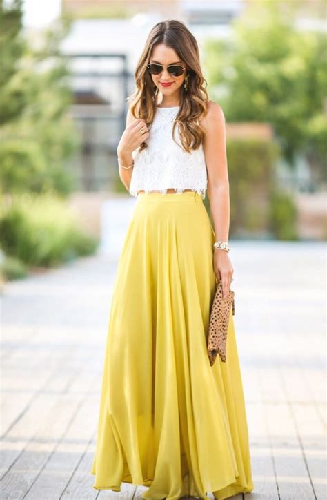 Yellow skirt with white blouse outfit - Look con falda amarilla y blusa ...