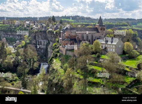 France, Aveyron, Bozouls, the Trou de Bozouls (Bozouls Hole) and Sainte Fauste church Stock ...