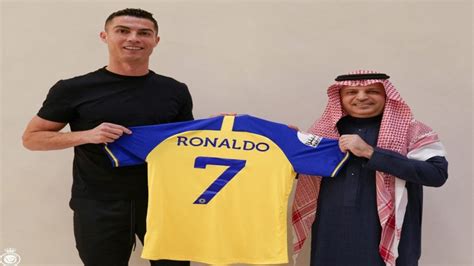 Cristiano Ronaldo Signing For Al Nassr - Image to u