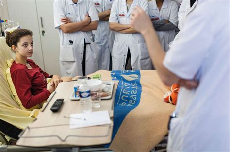 En oncologie, infirmier, médecin, soignants face aux jeunes combattants ...