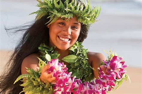 Traditions of the Hawaiian Lei and Its Meanings - YMT Vacations