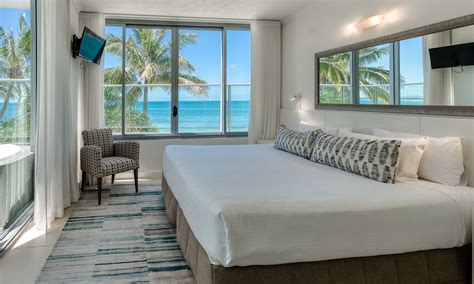 One Bedroom Beachfront Spa Penthouse - On The Beach Noosa Resort